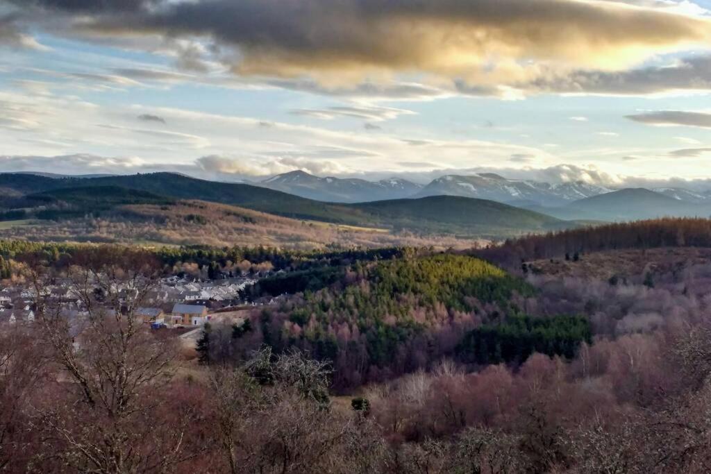 Вилла Asgard House - Modern Cosy House In The Cairngorms Grantown-on-Spey Экстерьер фото